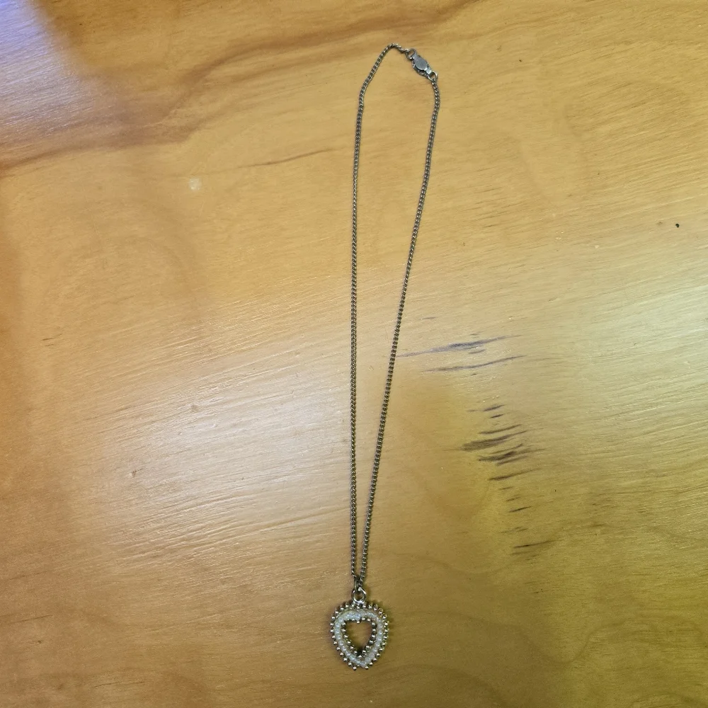 Vintage gold tone faux pearl heart necklace